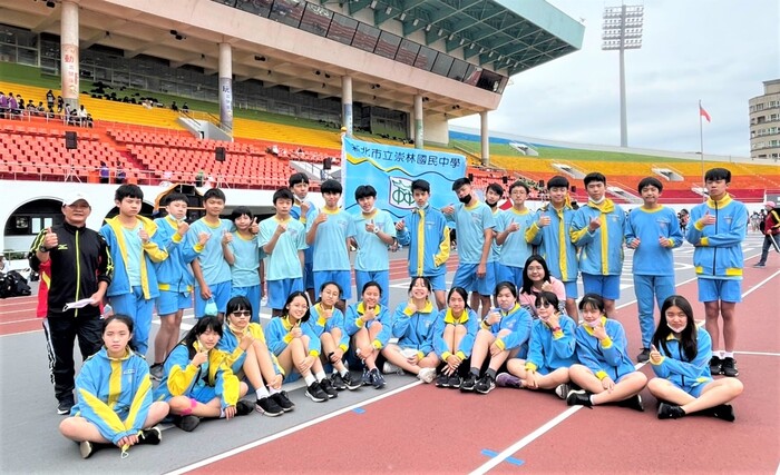 賀🎉本校802班參加2022新北市運動樂活系列活動大隊接力比賽,榮獲八年級組第四名! 感謝吳世明老師、陳怡君老師辛勤指導!圖片