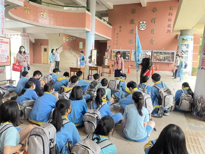 賀🎉本校802班參加2022新北市運動樂活系列活動大隊接力比賽,榮獲八年級組第四名! 感謝吳世明老師、陳怡君老師辛勤指導!圖片