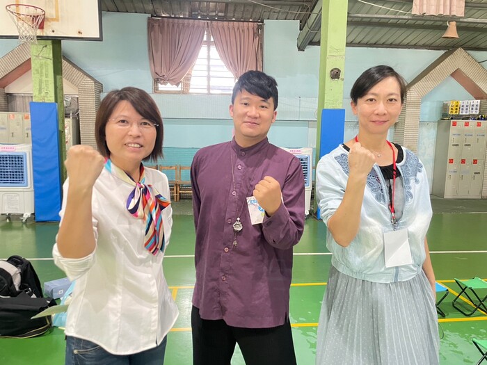 校長、教務主任與冠廷主任合影