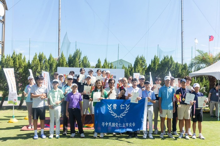 崇林國中摘下女子團體后座圖片