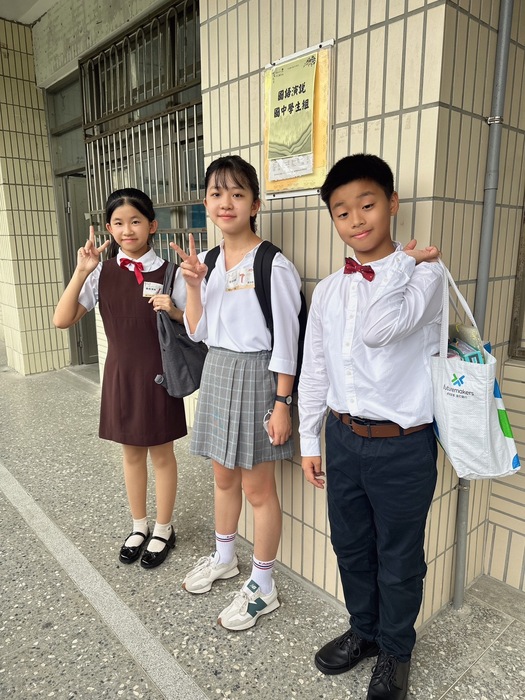 李御希 蔡旻孝 呂得豪 薛凱芹 學生合影